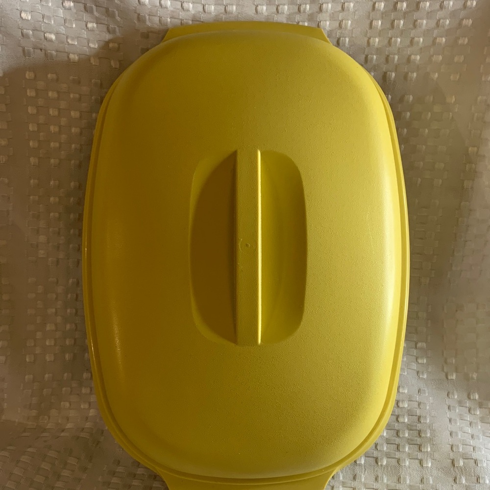 Tupperware Vintage Harvest Gold microwave 3 piece steamer.
